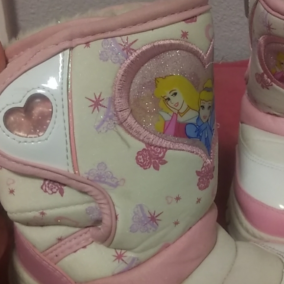 Disney princess snowboard 9/10 - Picture 2 of 8